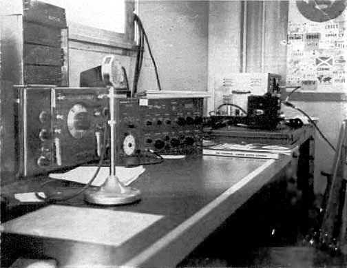 W6YRA setup in the 1950's with a National HRO50 receiver and a Central Electronics 20A SSB exciter.